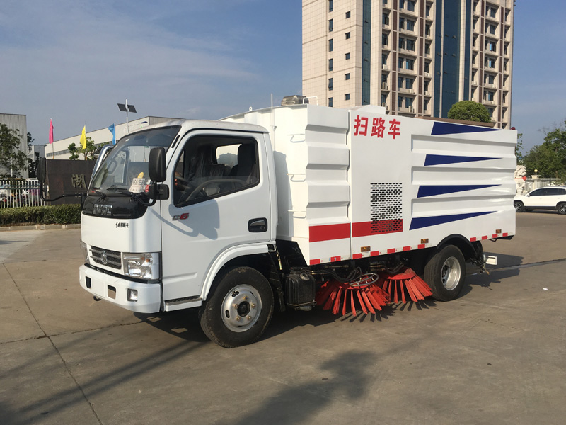 东风小多利卡扫路车