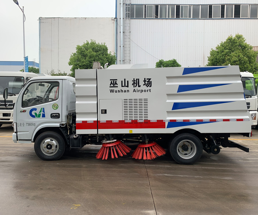 东风小多利卡扫路车