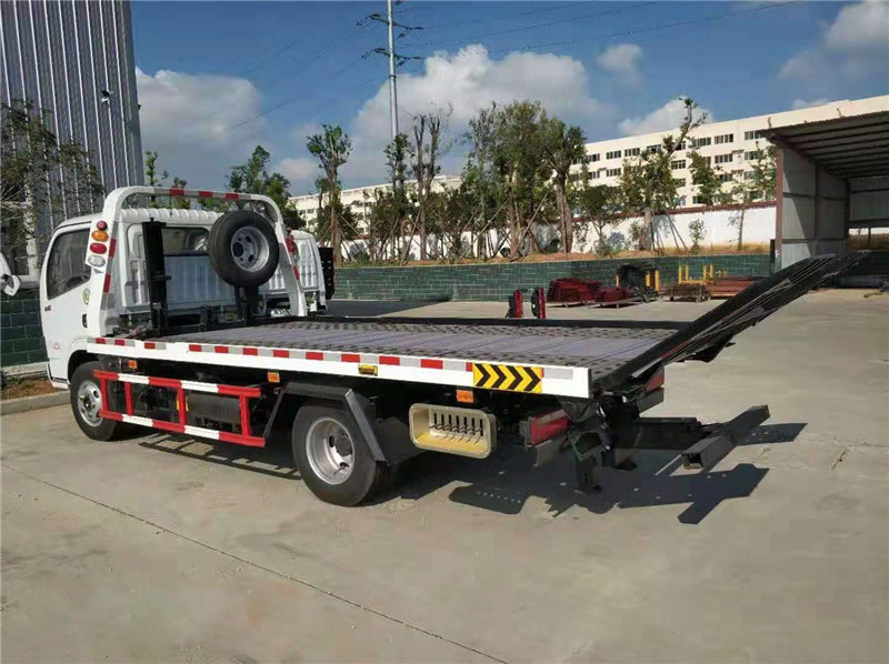 东风多利卡蓝牌一拖二道路救援车